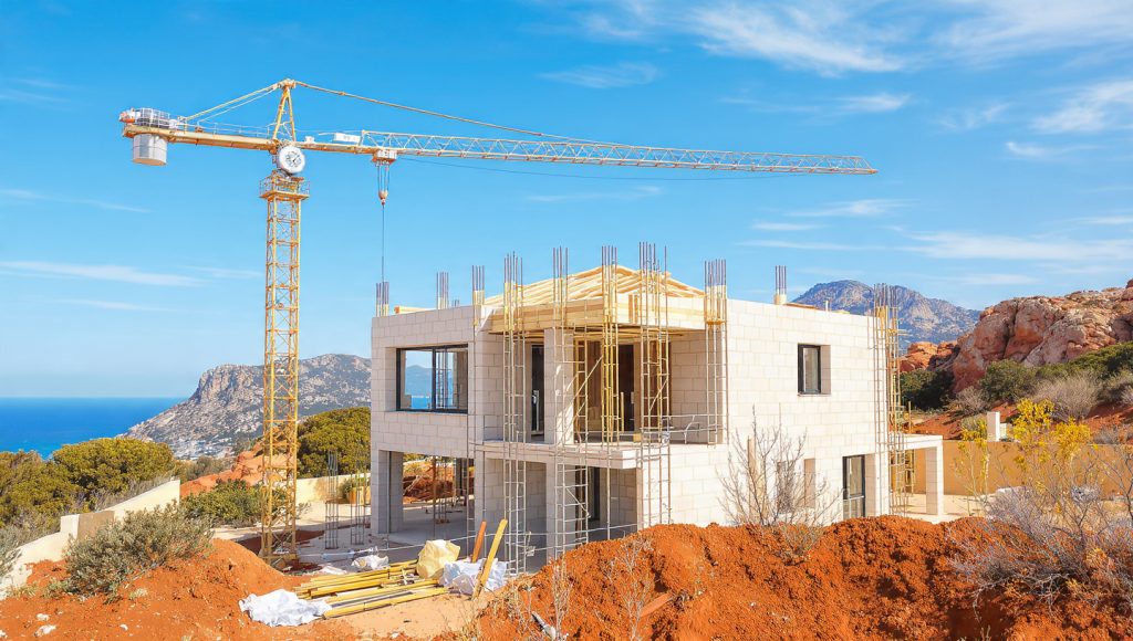 Chantier moderne à Saint‑Raphaël évoquant les délais de construction à Saint‑Raphaël.